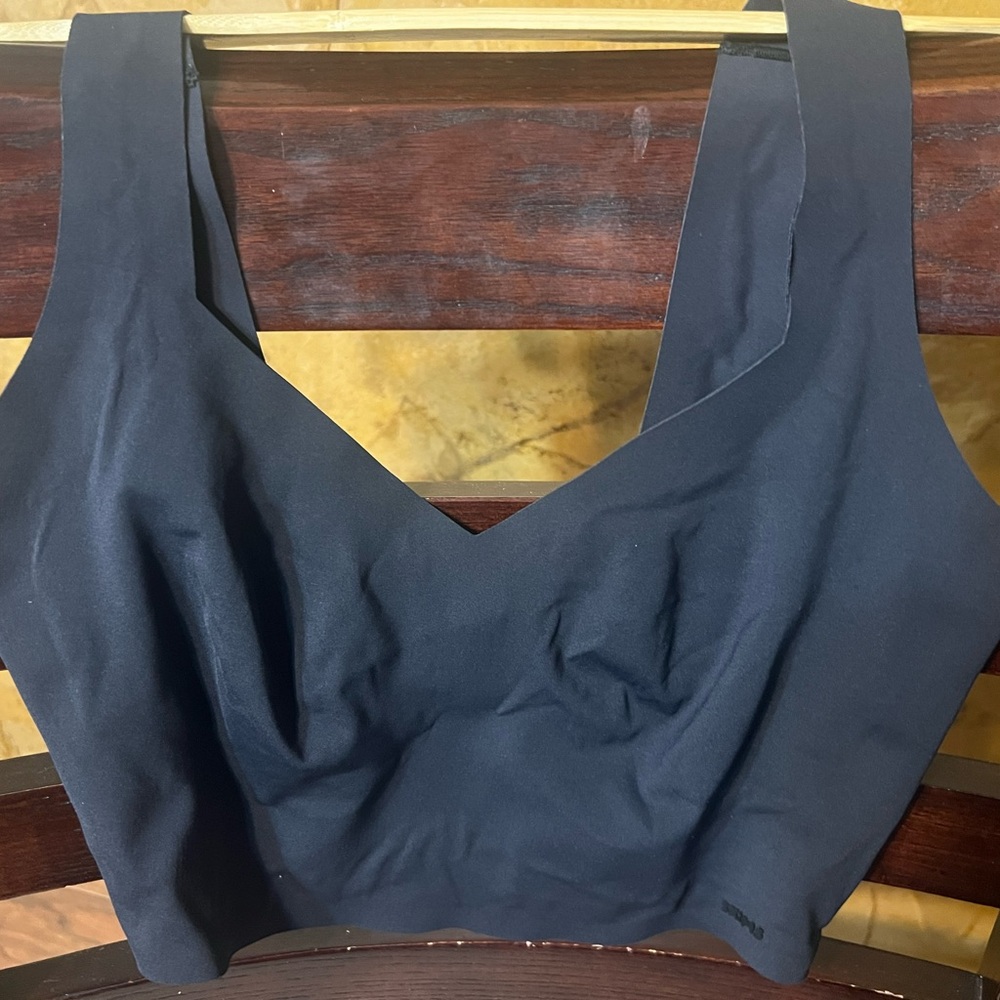 Black Skims v neck bra